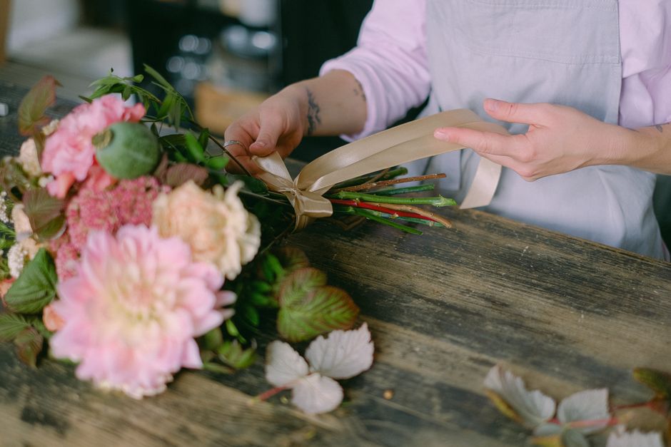 Bouquet ou composition : quoi offrir selon la personnalité