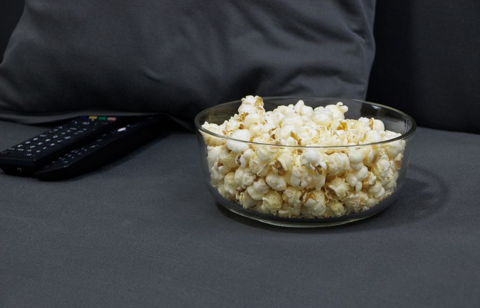 Soirée “Netflix & chill” version chic : le guide